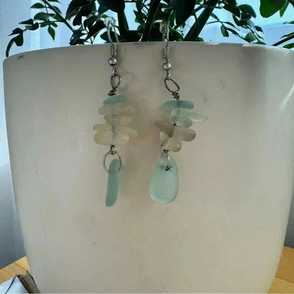 Sea glass artisan earrings - Picture 3 of 6